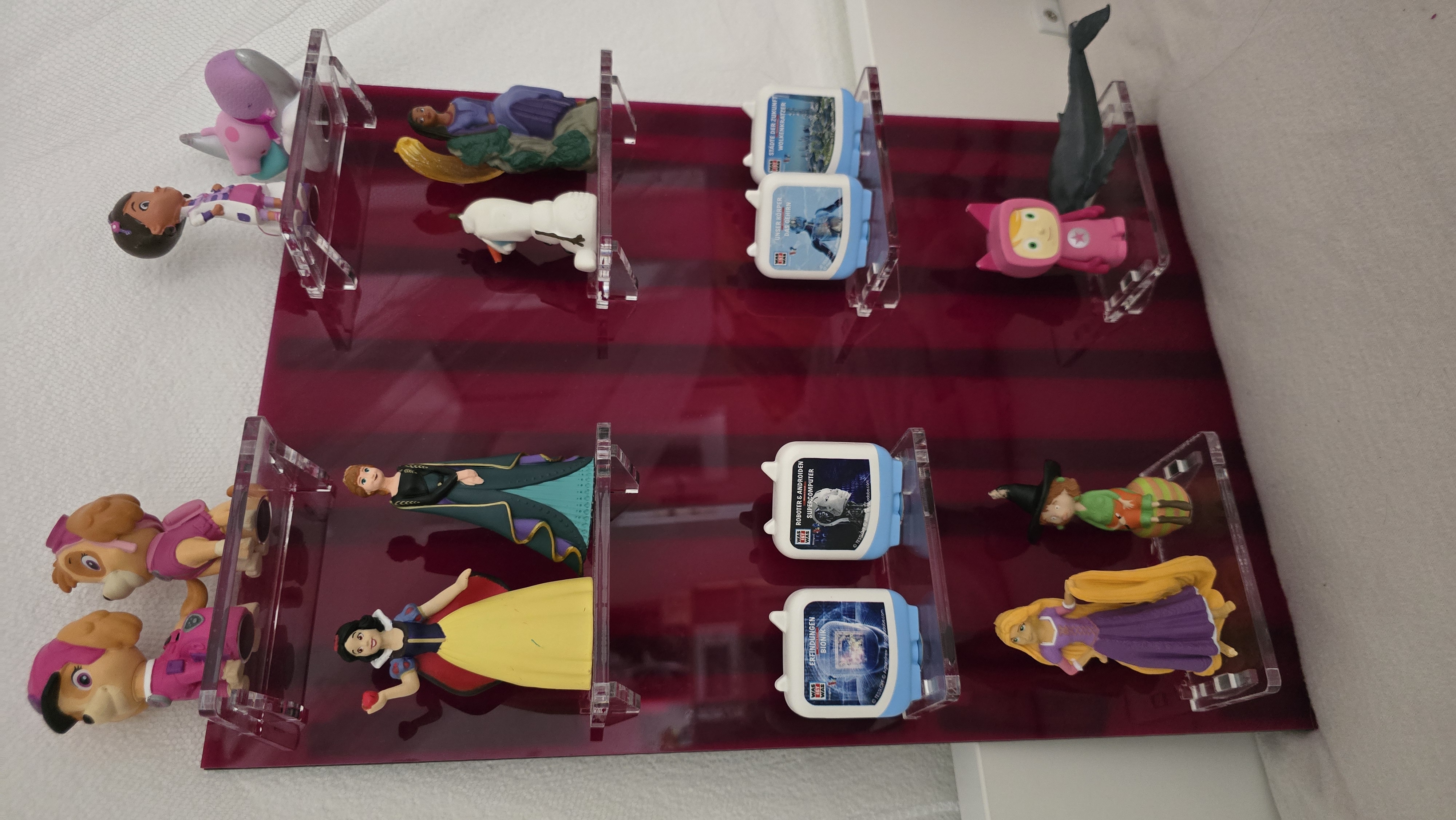 Figurenregal mit Acrylglas-Ständern für Tonie- und Disney-Sammelfiguren