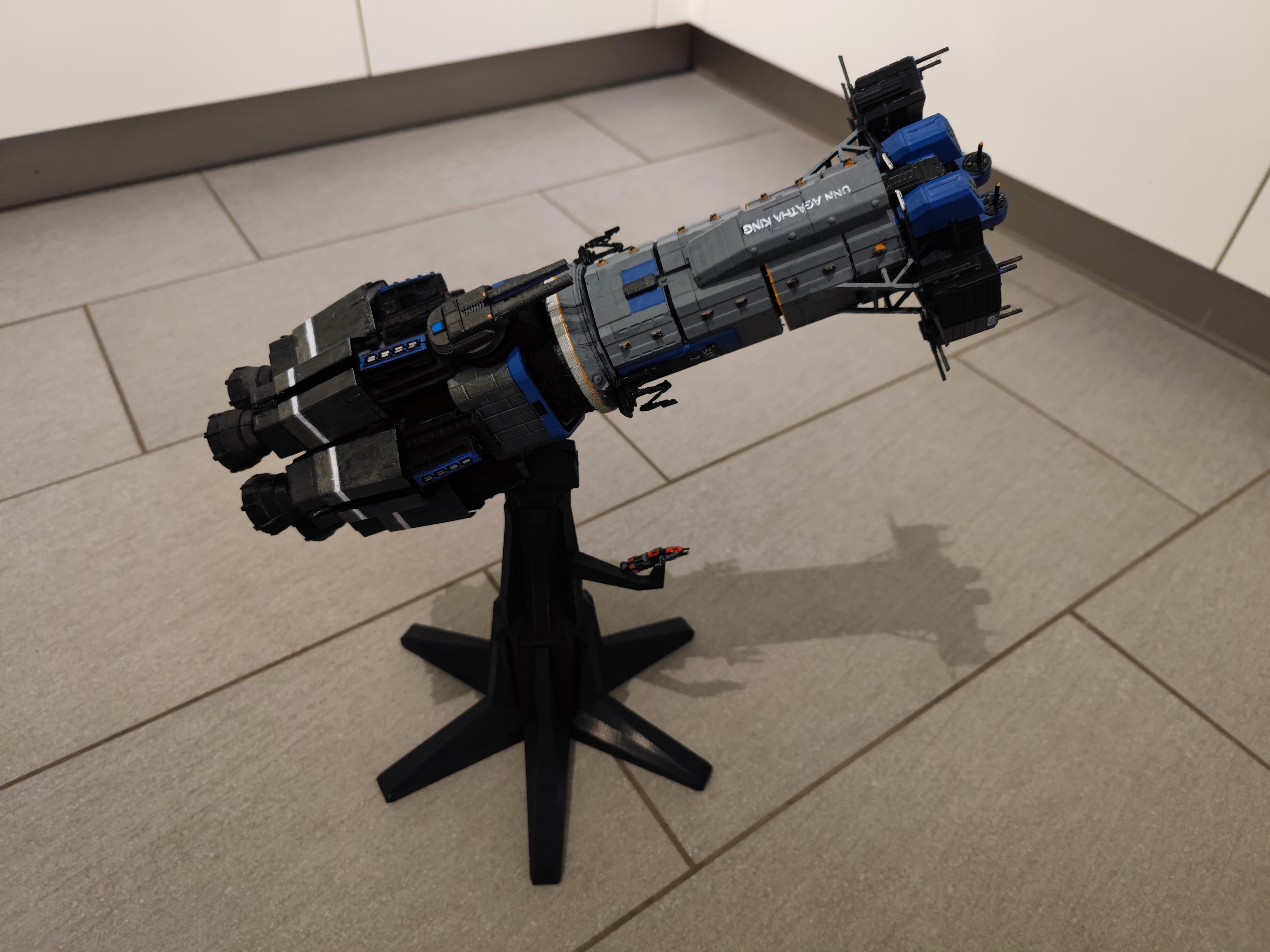 3D-gedrucktes Raumschiffmodell UNN Agatha King (The Expanse), handbemalt